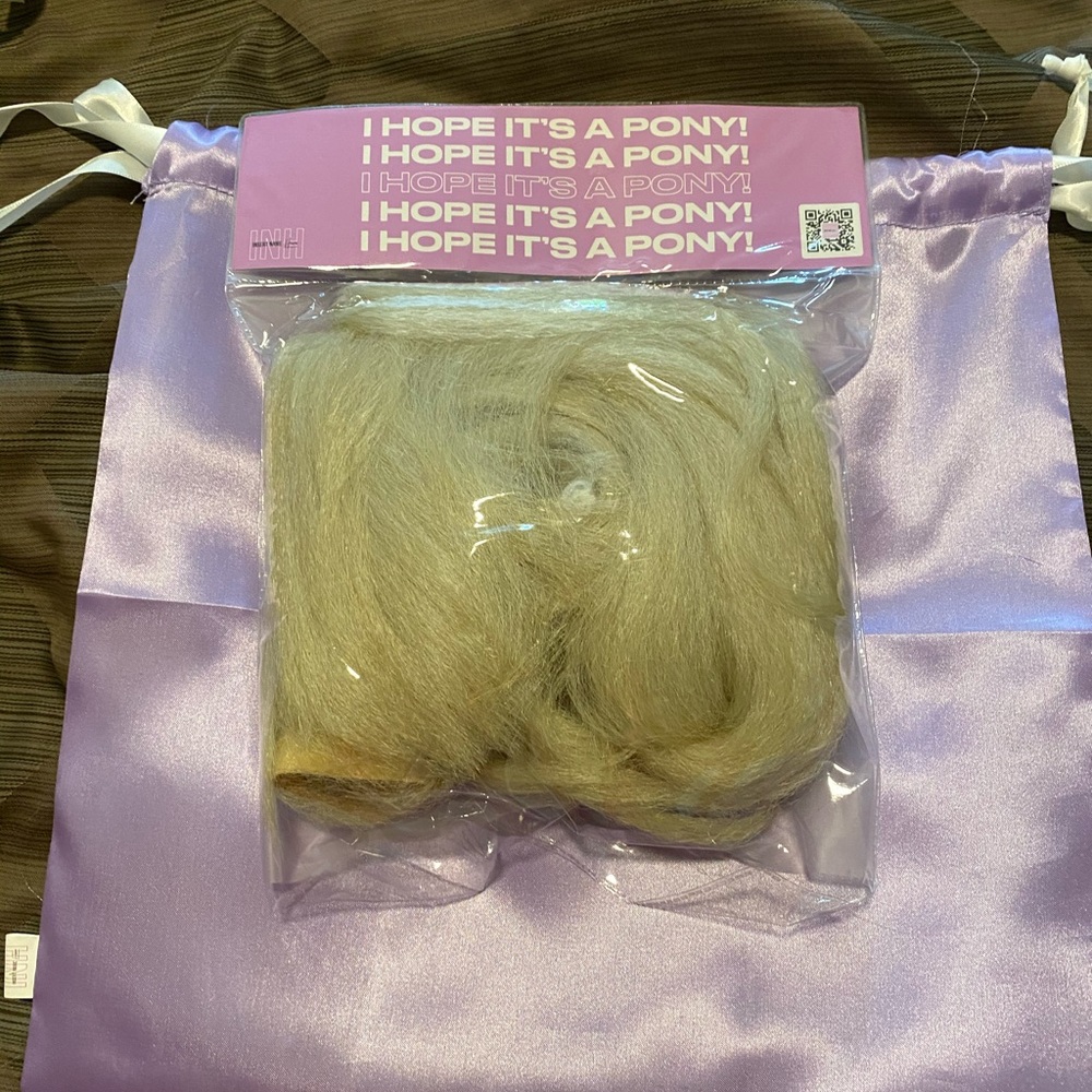 INH hair pony. Miya. Platinum. NIB
